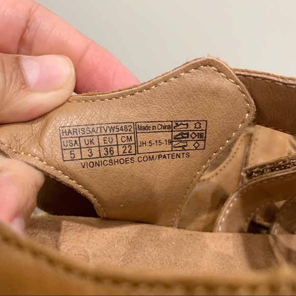 Vionic Harissa Strappy Leather Sandals - Picture 6 of 6